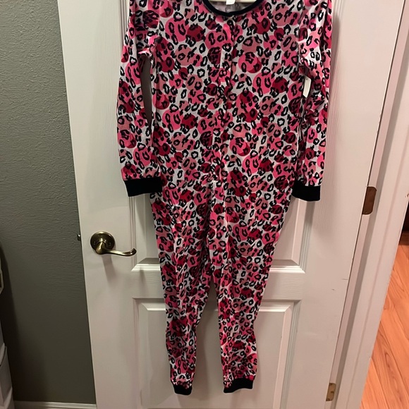3/$20 Justice, pink, black & white cheetah print snap up onesie - Picture 1 of 6